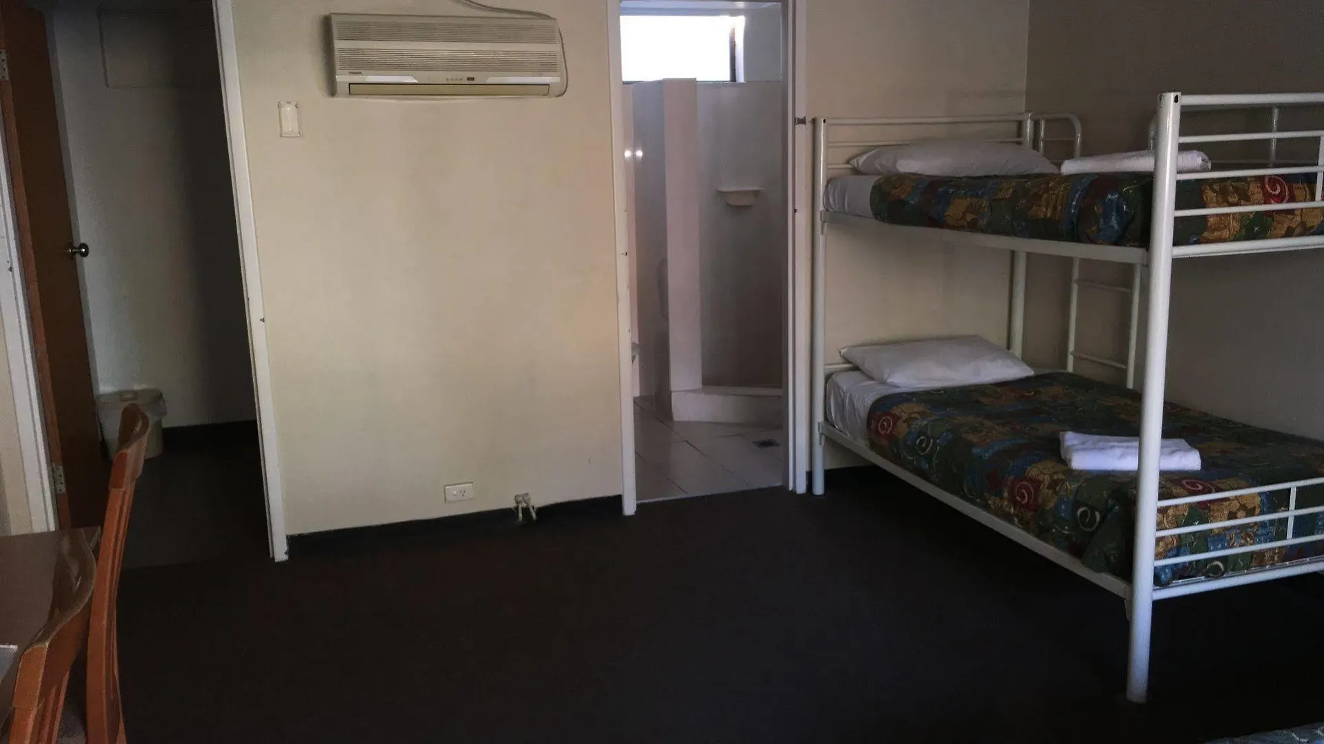 Red Cedars Motel Канберра 3*,  Австралия
